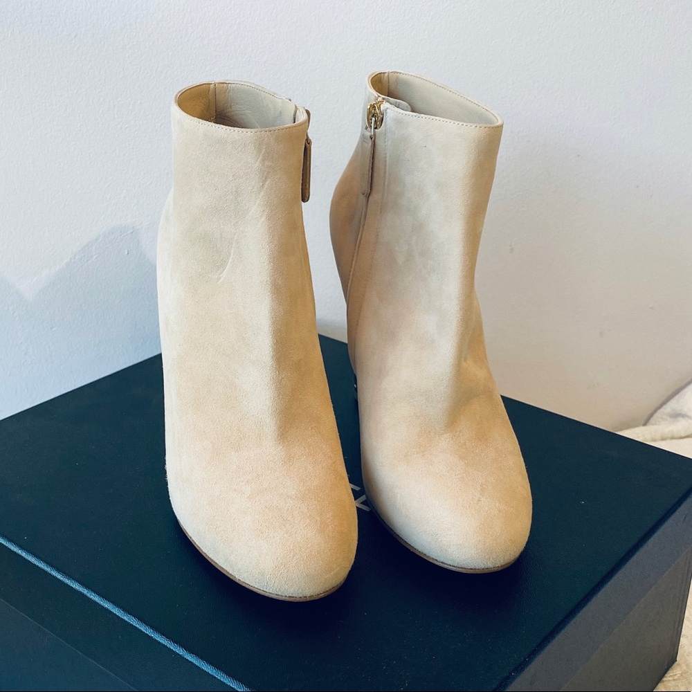 NIB**CHANEL**Beige Booties***US 7.5**$1800 - Picture 4 of 7